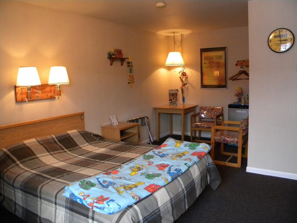 Blue And White Motel Kalispell Δωμάτιο φωτογραφία